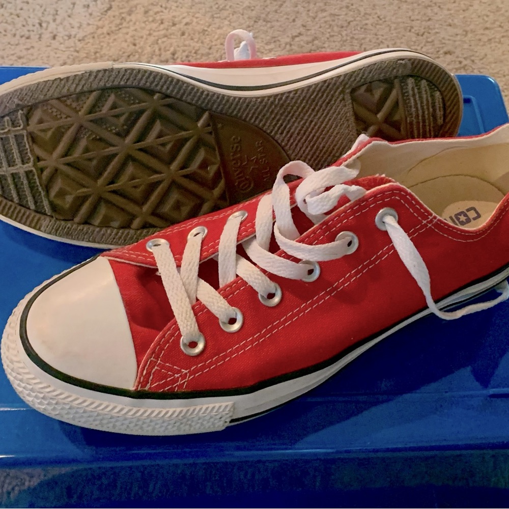 Converse unisex chuck Taylor all star low top red size 8 mens/ 10 women
